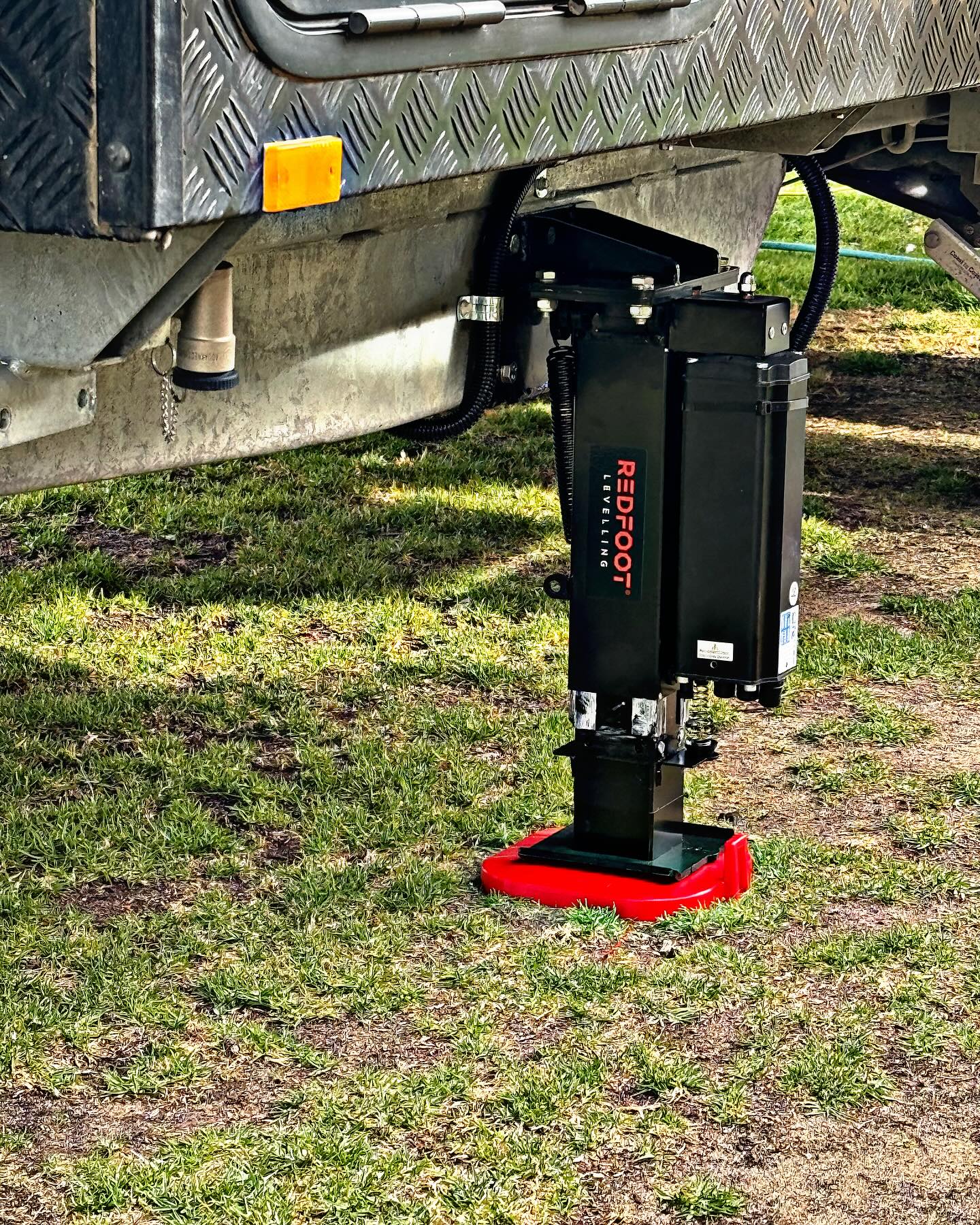 Redfoot AutoLift Levelling System - Fitted