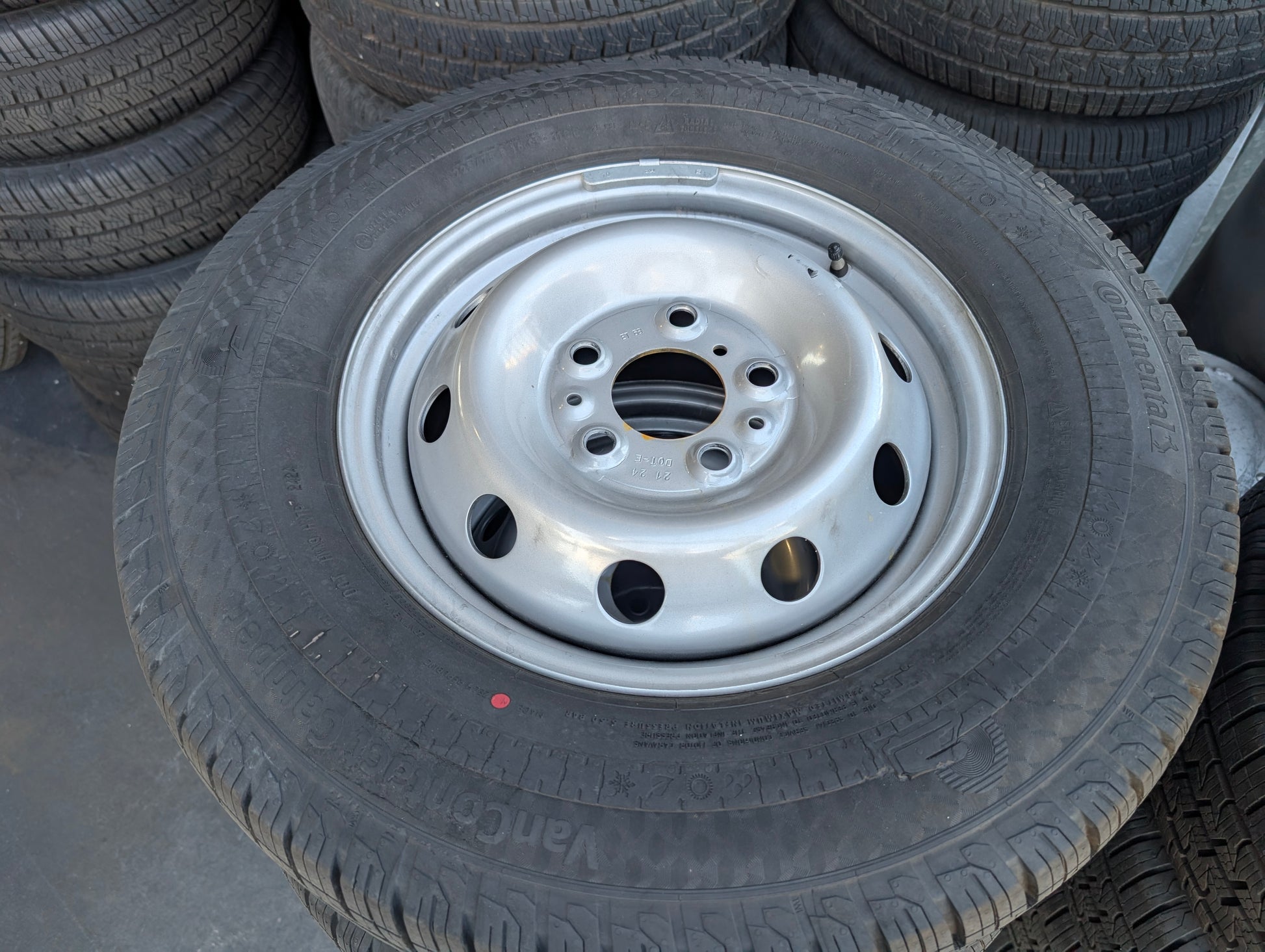 continental vanco camper 225/75 r16 cp Continental Van Connect Camper 225/75R16 – Off-Grid Touring